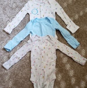 3 NB long sleeve onsies